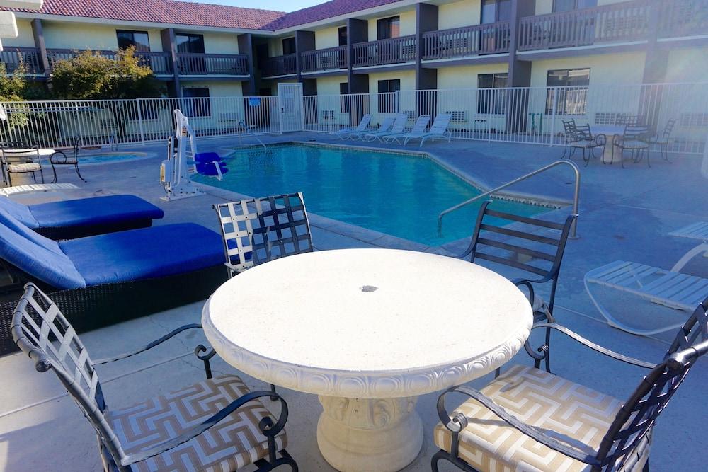 Red Roof Inn Ridgecrest Dış mekan fotoğraf