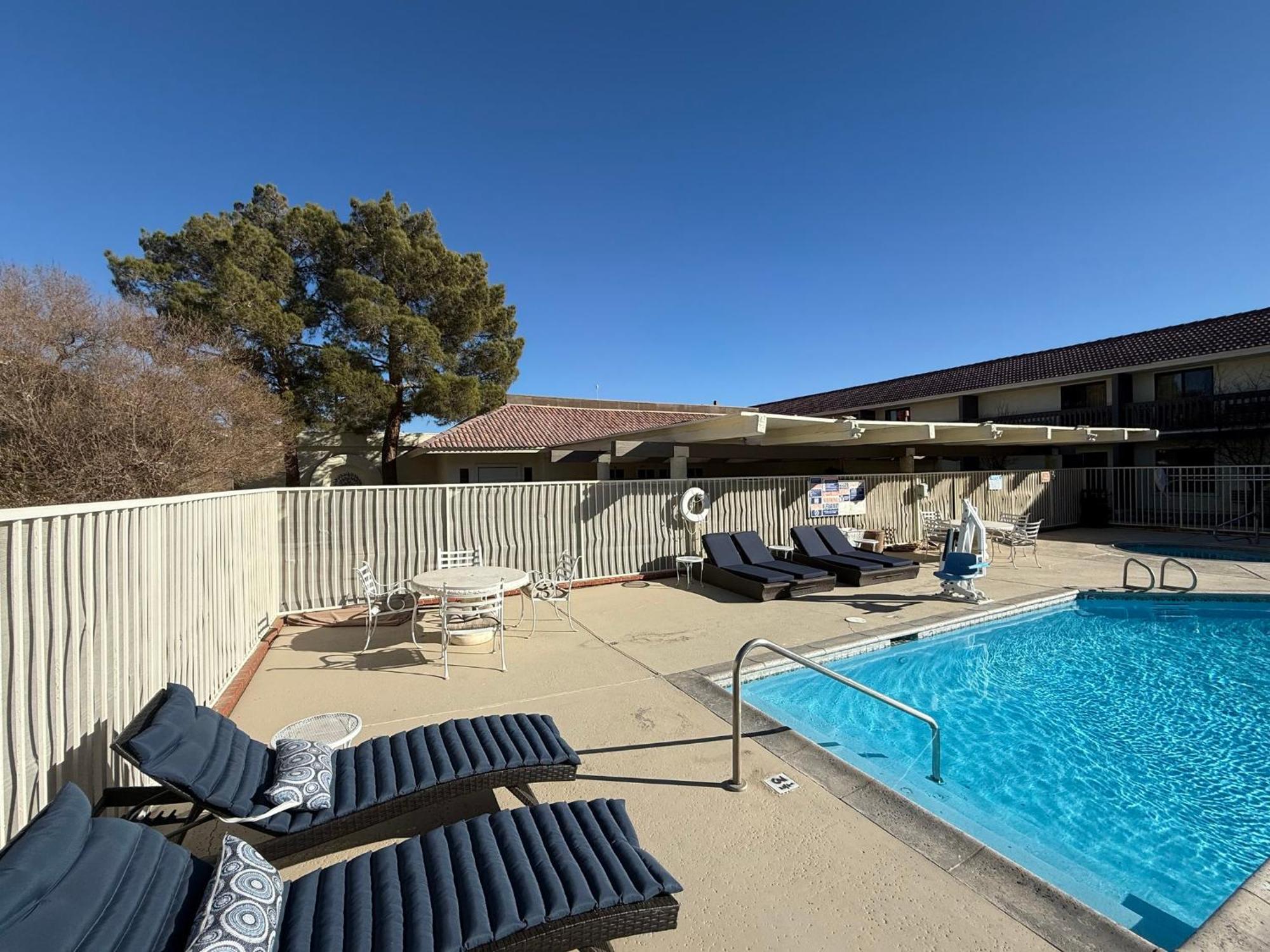 Red Roof Inn Ridgecrest Dış mekan fotoğraf
